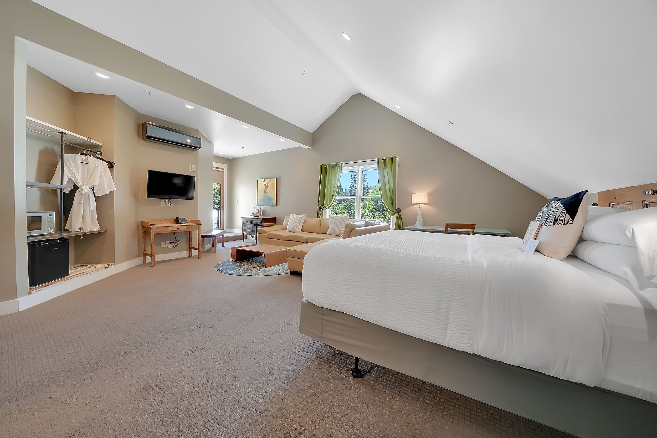 Penthouse | Book Your Luxurious Escape Now — Hanford House
